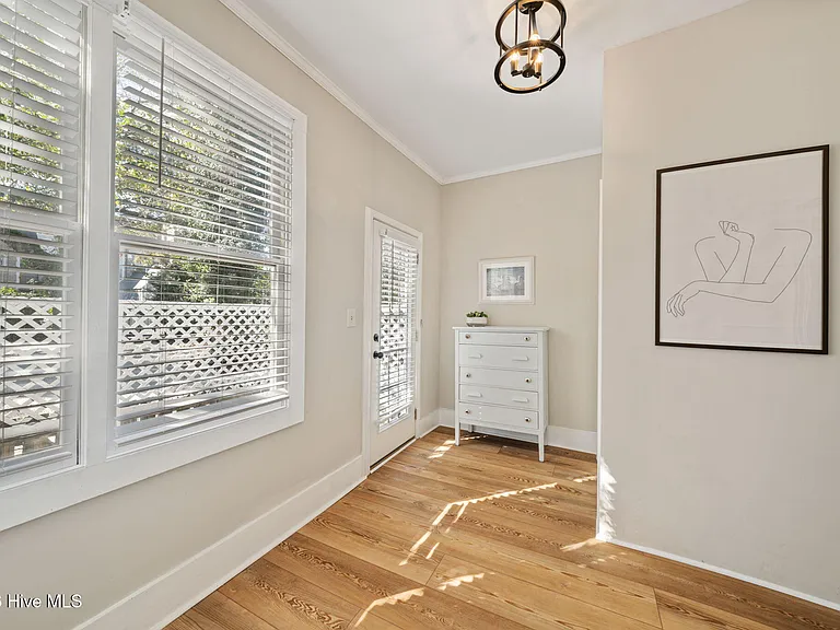 308 Dock St #LOWER — Photo 34