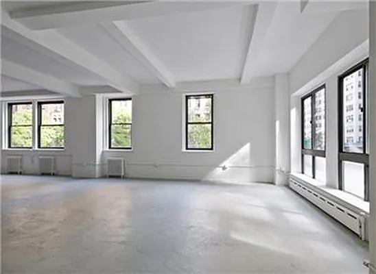 Sold by Warburg | media 5