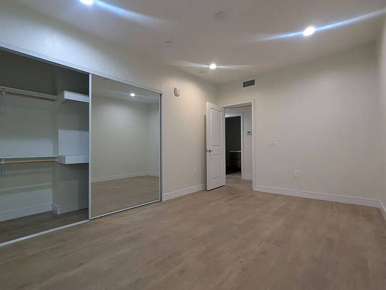 14411 Vanowen St #212 — Photo 4