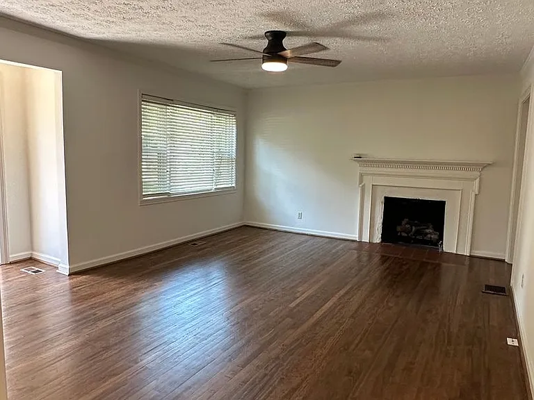 1015 Lanier Ave — Photo 2