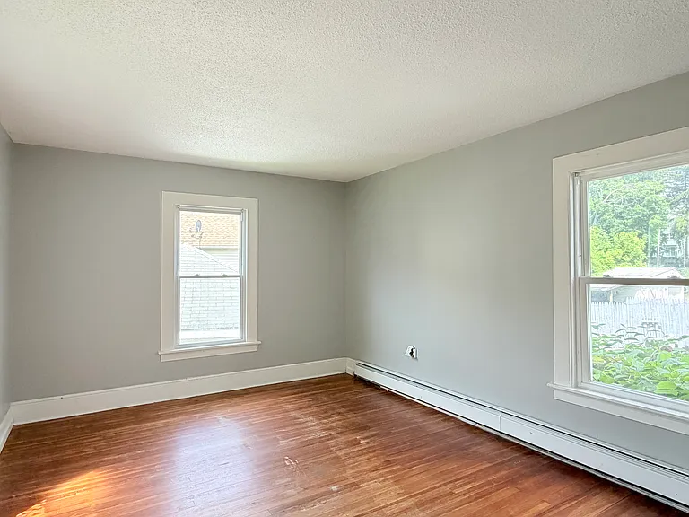 271 Glen St #1 — Photo 8