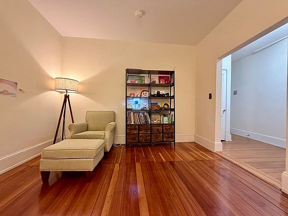 3rd image of 35 Westbourne Ter APT 2