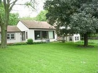 5743 Country Ct, Roscoe, IL 61073