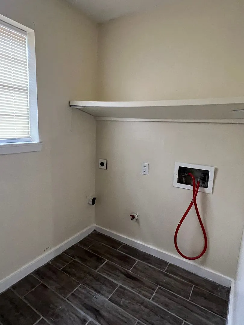 Newly Renovated 3 Bedroom, 1 Bathroom House — Photo 4