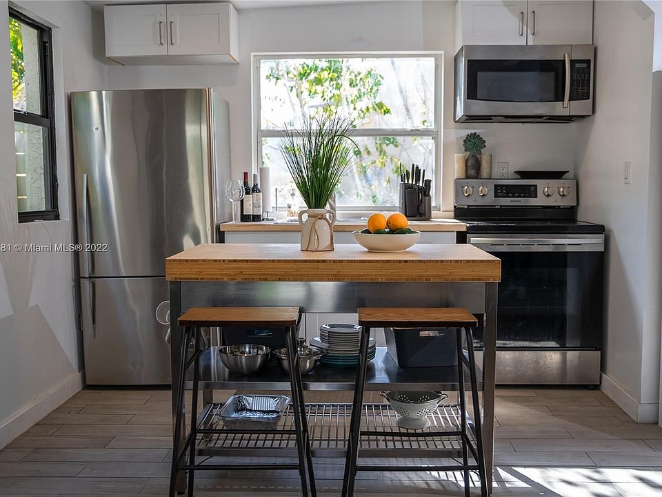 1st image of 520 NE 59th St #2