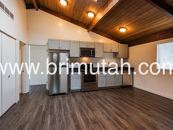 2nd image of 1158 E Elgin Ave