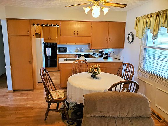 4th image of 1395 Louvaine Dr