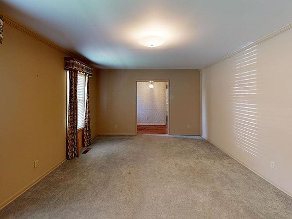 4th image of 1030 Thorntree Dr