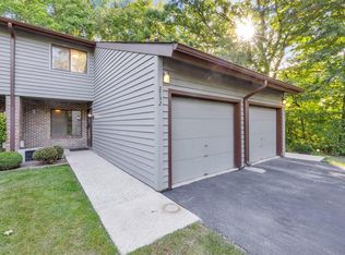 2732 Old Mill Dr, Racine, WI 53405