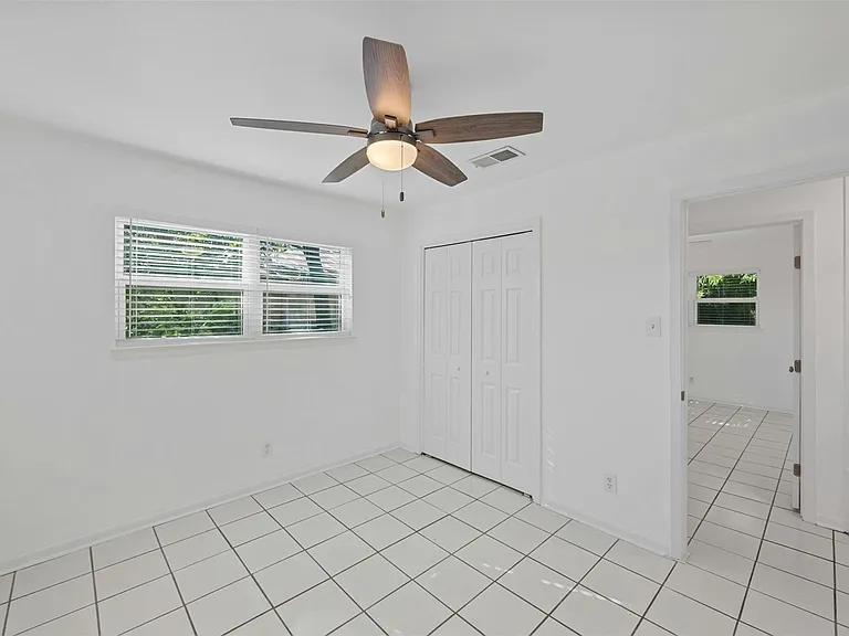 2409 Devonshire Dr — Photo 19