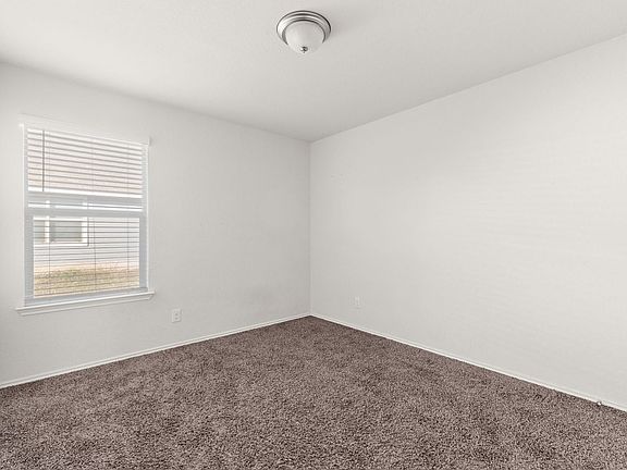 5th image of 1825 Fall Creek Ct