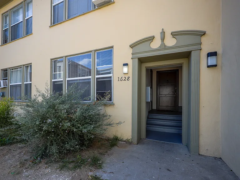 1628 S Saint Andrews Pl #1 — Photo 10