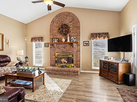 3rd image of 1000 Longstream Ct