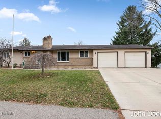1318 Forest Hill Ave SE, Kentwood, MI 49546