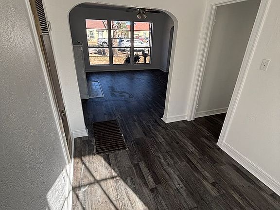 4th image of 1321 Oak St
