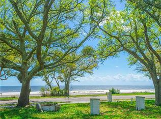 427 E Scenic Dr, Pass Christian, MS 39571