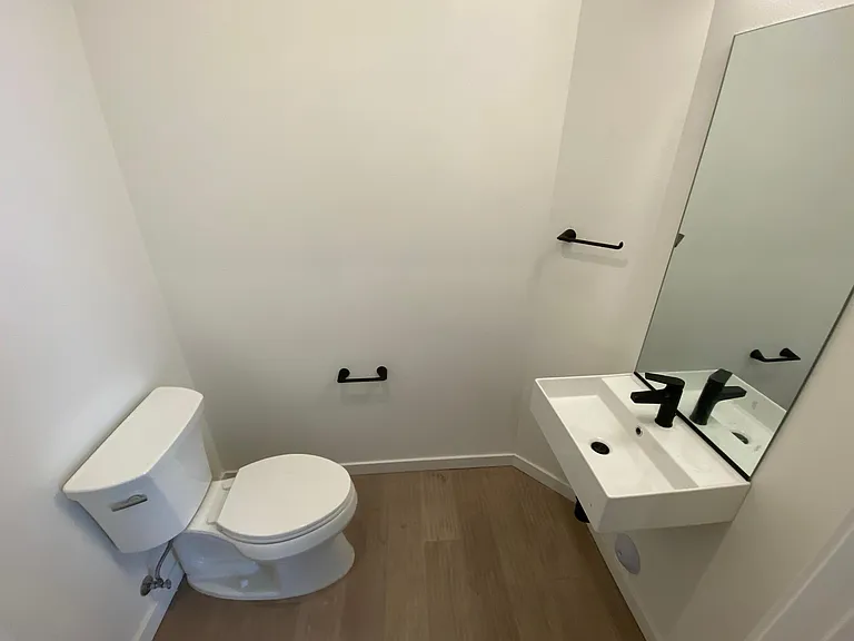 1920 Hooker St #6 — Photo 15