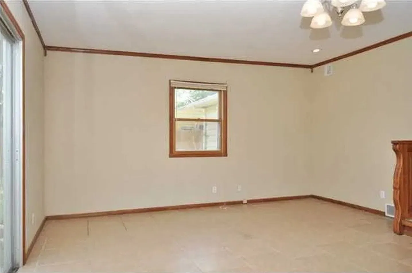 Lovely 3 Bed, 1 Bath! — Photo 2