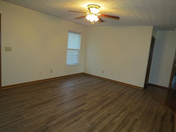5th image of 4284 Nipigon Dr