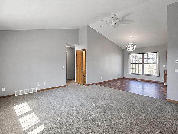 3rd image of 31195 Willow Ave