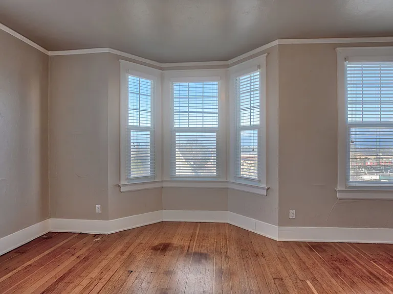 212 N G St — Photo 16