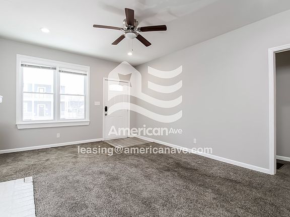 820_003_living_room_3.jpg
