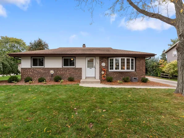 390 East Darlene LANE, Oak Creek, WI 53154