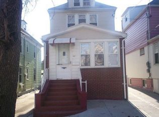8848 199th St, Hollis, NY 11423