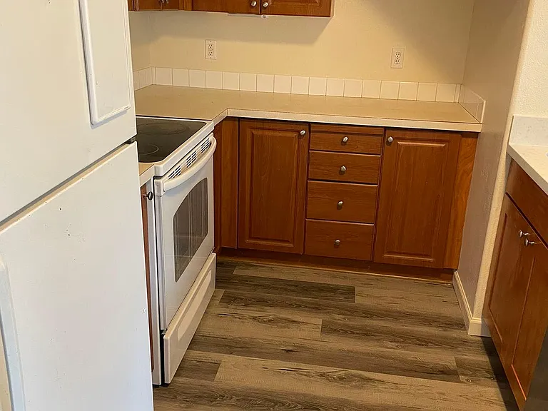 19160 SE Ankeny Ct #19160 — Photo 5