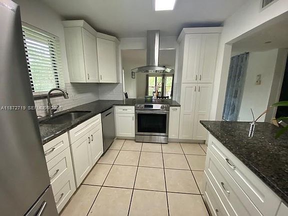 3rd image of 437 Lakeview Dr APT 201