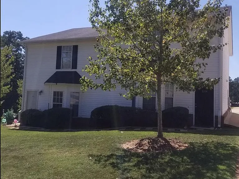 203 Westchester Cir — Photo 13