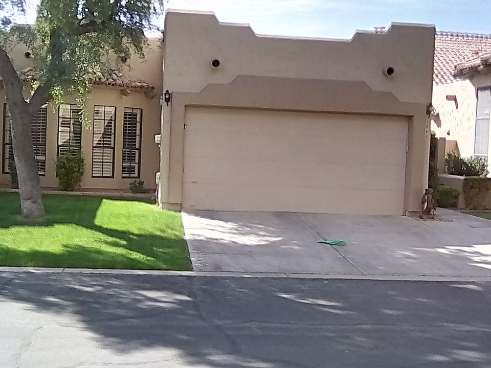 Mature area, 3-car drive