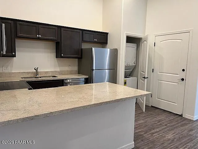 3 bed, 2.0 bath, 1028 sqft, $1,675 — Photo 4