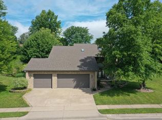 768 Brookview Sq, Dubuque, IA 52003