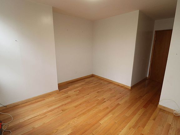 3rd image of 346 Graham Ave APT 2L