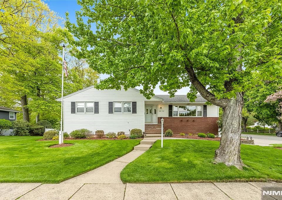 1st image of 88 Ross Ave