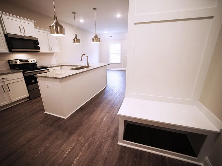 220 Drayton Dr — Photo 7