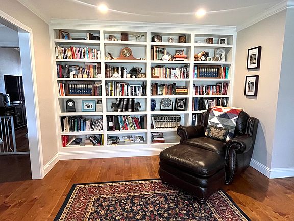 3rd image of 557 Doral Pl