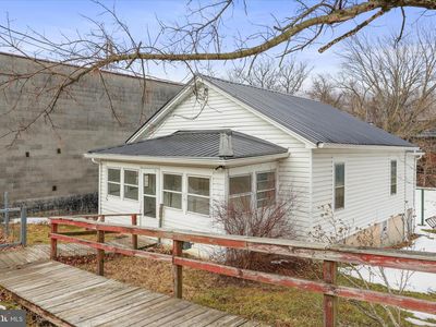 25 Harrison Ave, Berkeley Springs, WV, 25411