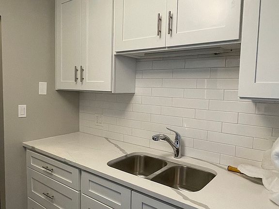 3rd image of 1045 S Evergreen Ave #207