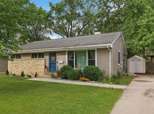 30357 N Center Ave, Libertyville, IL 60048