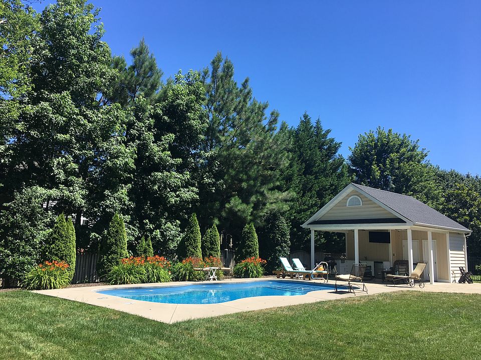 1st image of 11813 Barnsley Ct