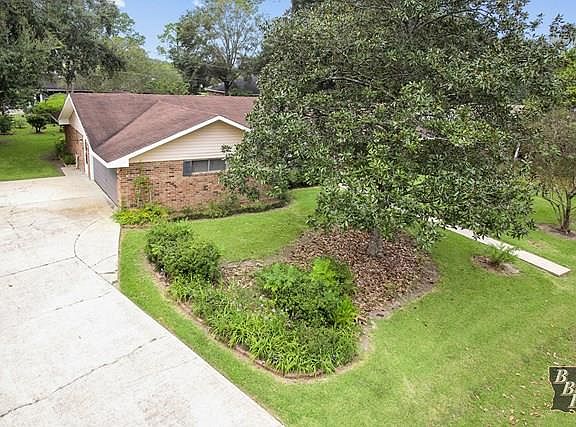 2nd image of 118 Garden Cir