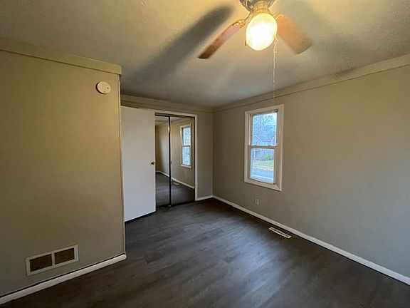 4th image of 608 E 4th St