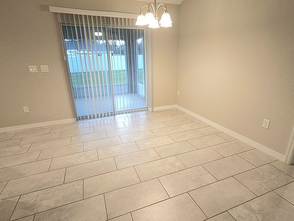 3rd image of 16901 SW 39th Cir
