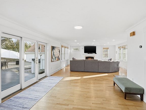 5th image of 8 Perham St