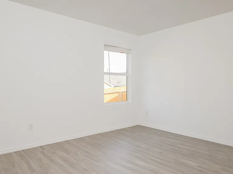 2907 Millikan Dr — Photo 12