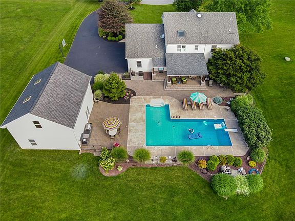 4th image of 1195 Sierra Dr