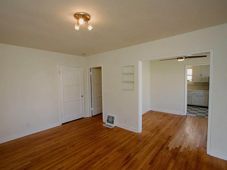 1730 Lake St — Photo 8