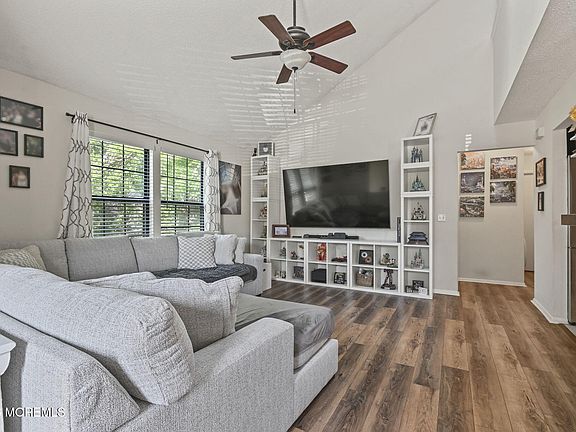 3rd image of 101 Bluebell Drive
